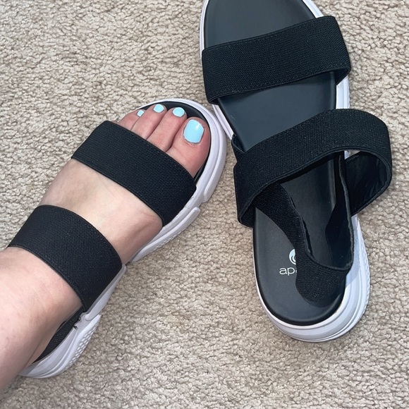 Apana Nola Sandal. Size: 8. - Picture 1 of 10